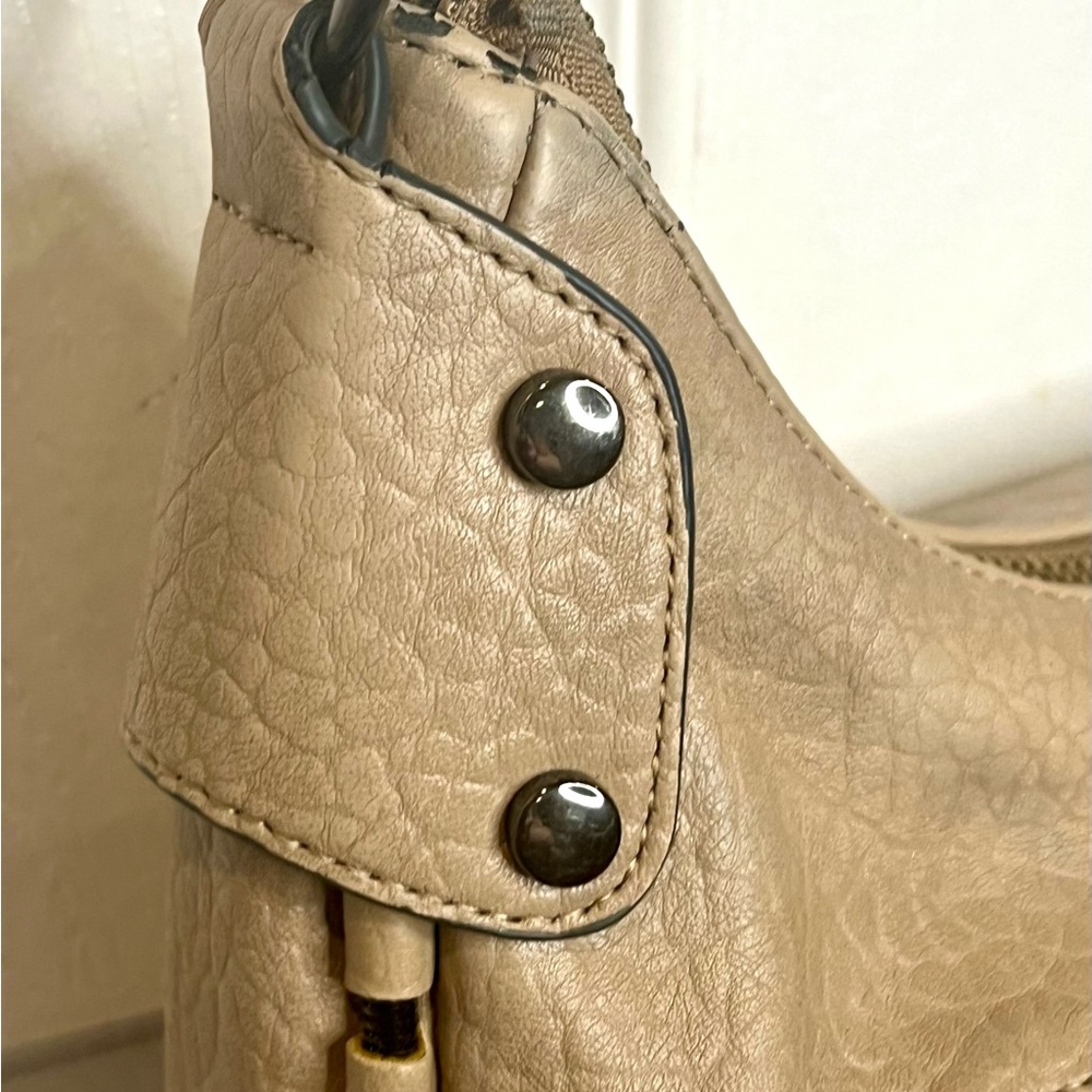 GUC Jessica Simpson tan shoulder/crossbody, animal print interior - Picture 5 of 8